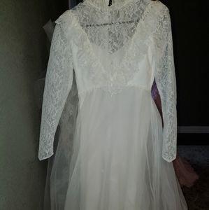 Vintage Bridal Originals flowy gown with veil